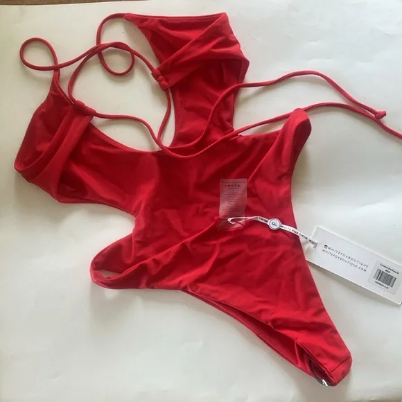 White Fox Boutique Columbia One-Piece Swimsuit Red ❤️ Sz Medium NWT - Picture 6 of 12
